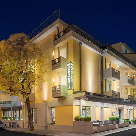 Отель Montebello 3*