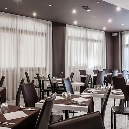 Отель Montebello 3*