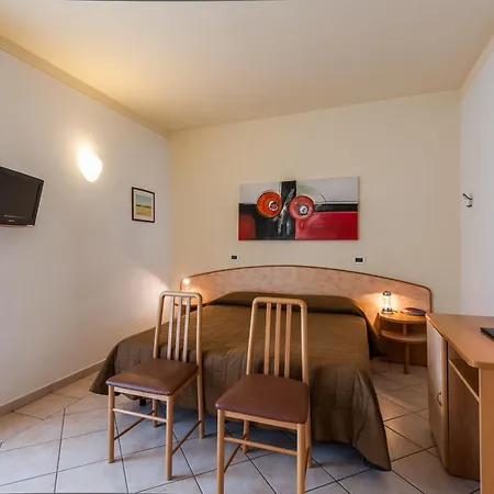 Отель Montebello 3*