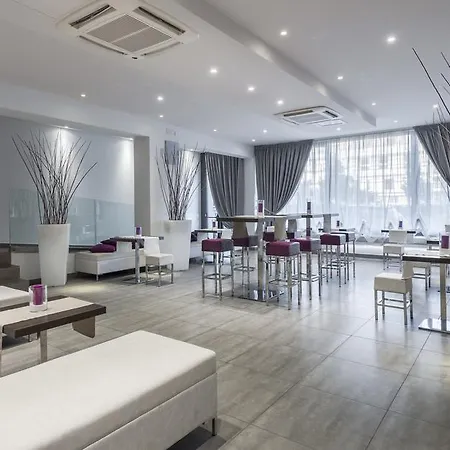 Отель Montebello 3*