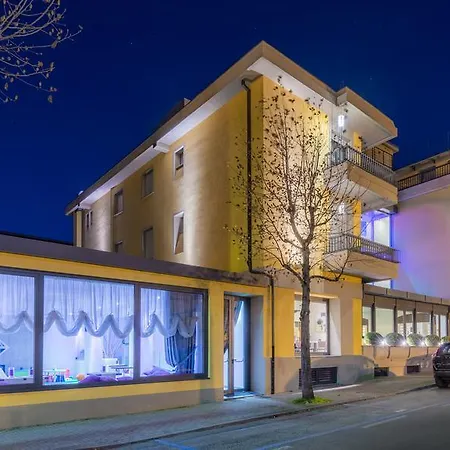 Отель Montebello 3*